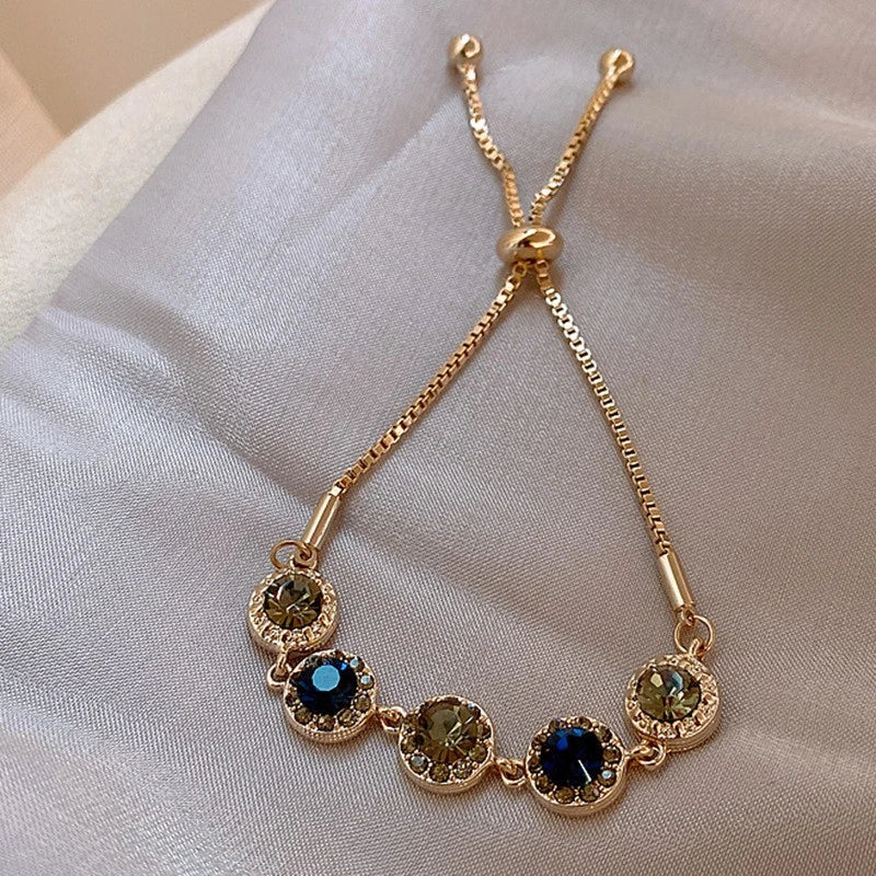 Pulseira Luxo Aurora Boreal - Aurum Royale

A Pulseira Luxo Aurora Boreal traz um design exclusivo que mistura sofisticação e um toque celestial. Com delicados cristais em tons azul e dourado, cercados por detalhes cravejados, esta pulseira remete à magia e ao encanto das luzes da aurora boreal. Seu fecho ajustável garante conforto e praticidade, tornando-a a escolha perfeita para eventos especiais ou para dar um brilho especial ao seu dia a dia.